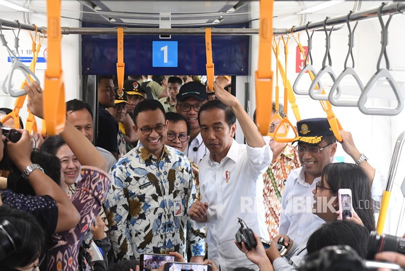 Präsident Joko Widodo fährt mit der MRT als normaler Fahrgast / Foto: nasional.republika.co.id